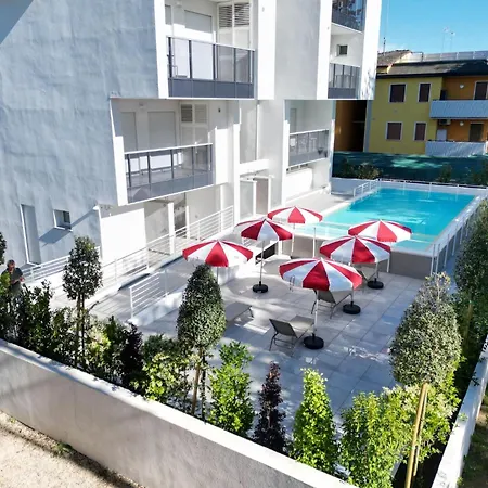 Penthouse With Pool And Solarium Appartement Bibione