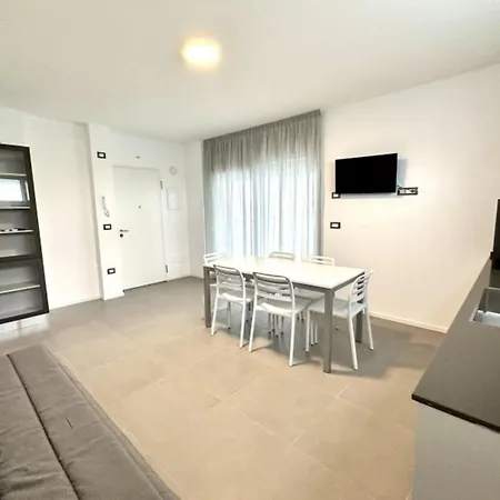 Penthouse With Pool And Solarium ביביונה