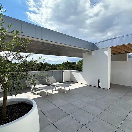 Penthouse With Pool And Solarium דירה