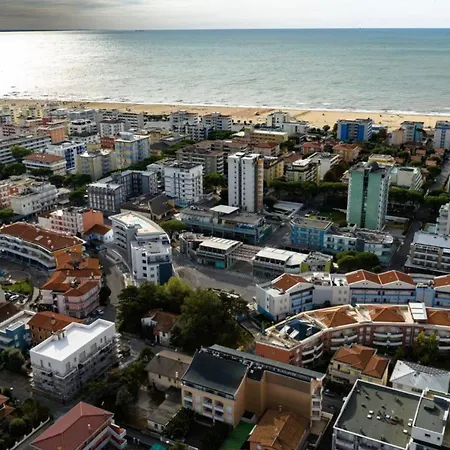 Penthouse With Pool And Solarium Appartement Bibione